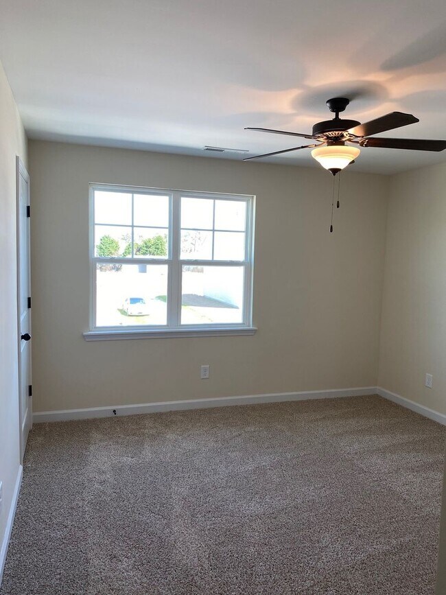 Building Photo - 2 bedroom, 2.5 bath end unit unfurnished townhouse in Sneads Ferry Justice Farm Townhome community