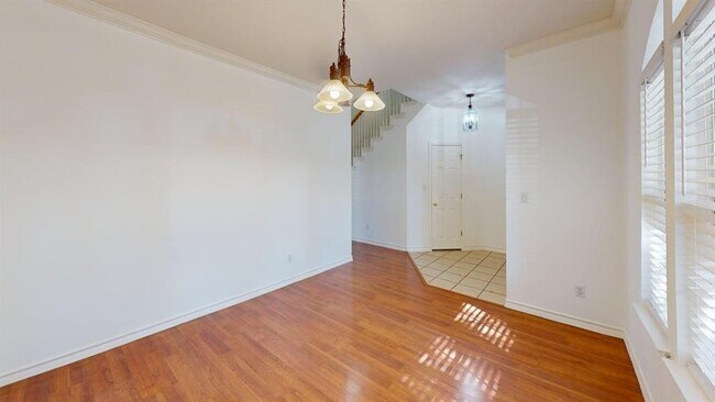 Building Photo - 1716 Rosenborough Ln S