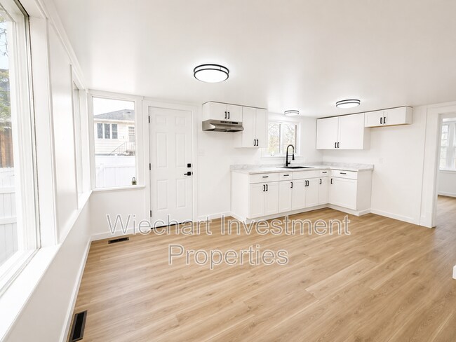 Building Photo - 201 S Blackhoof St