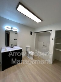 Building Photo - 203 E Arbor Ave