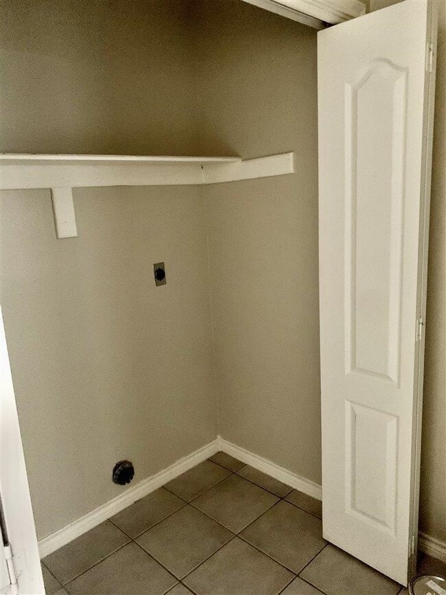 Building Photo - 205 Martingale