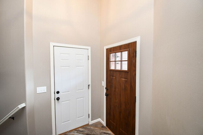 Building Photo - 5 Bedroom 3 Bathroom Single Family Home North Sioux Falls!