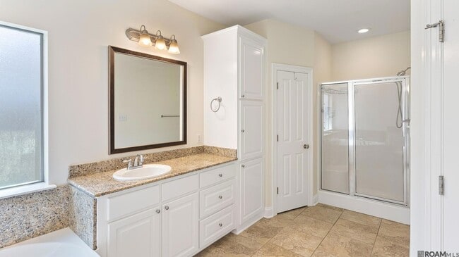 Building Photo - 7945 Seville Ct