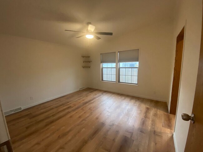 Building Photo - 1027 Falls Creek Dr