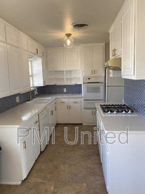 Building Photo - 510 Panhandle St