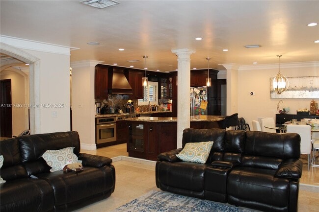 Building Photo - 9941 SW 97th Ct