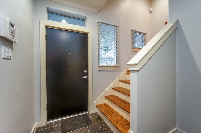 Building Photo - 4430 Center St