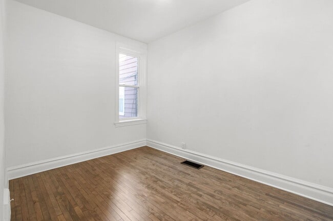 Building Photo - 3628 N Albany Ave