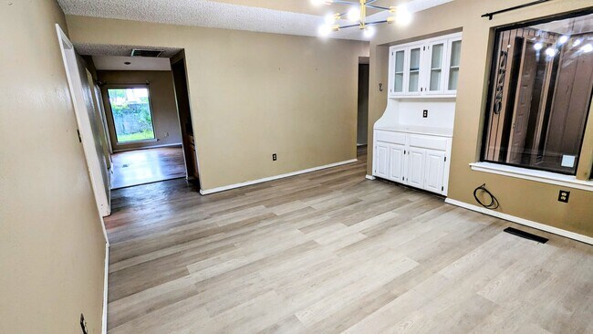 Building Photo - 7720 S Lakewood Ave