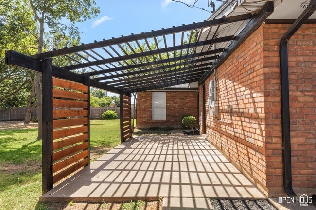 Building Photo - 4517 Wynnwood Dr