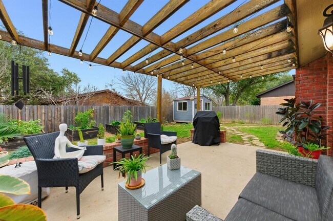 Building Photo - 6609 Lancret Hill Dr