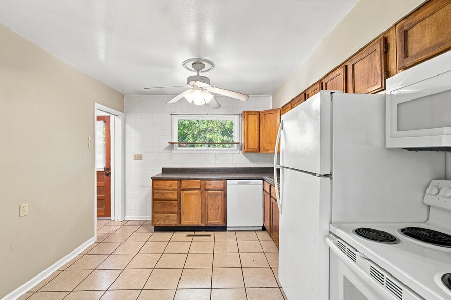 Building Photo - 630 NE 90th St
