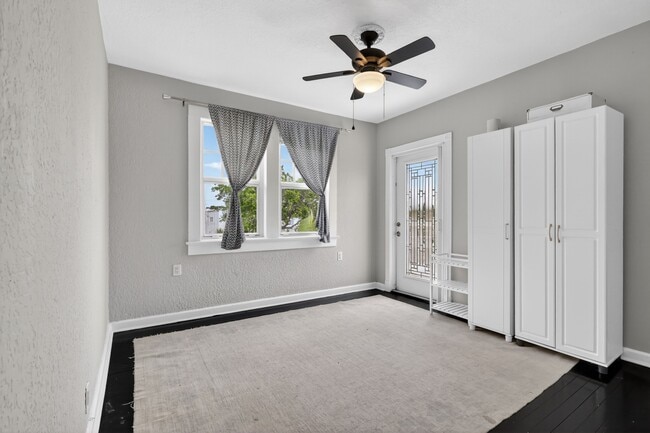 Building Photo - 412 El Prado