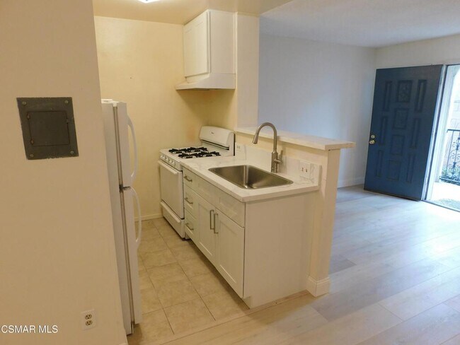 Building Photo - 6213 Whitsett Ave