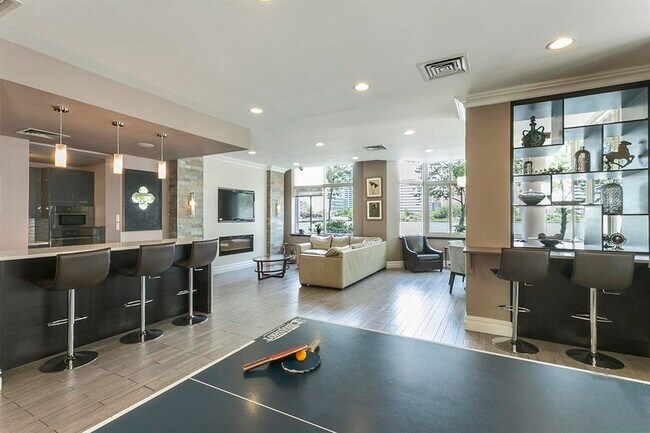 Building Photo - 20 2nd St