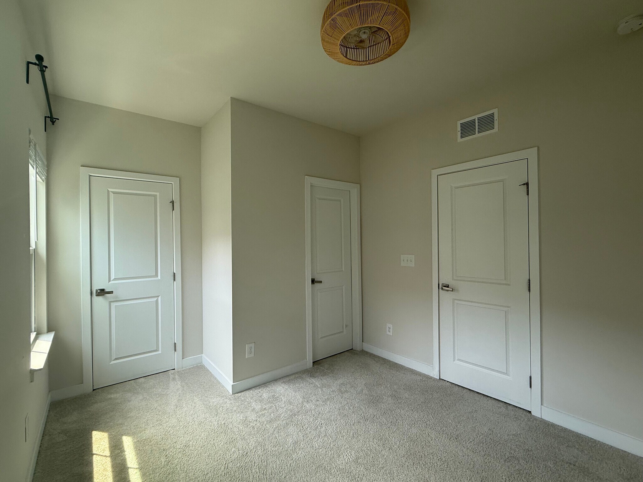 Building Photo - Room in Townhome on Tristram Ln