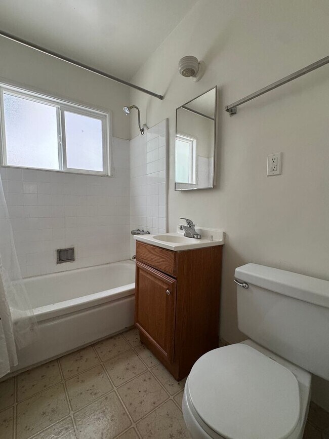 Interior Photo - 1383 Midvale Ave