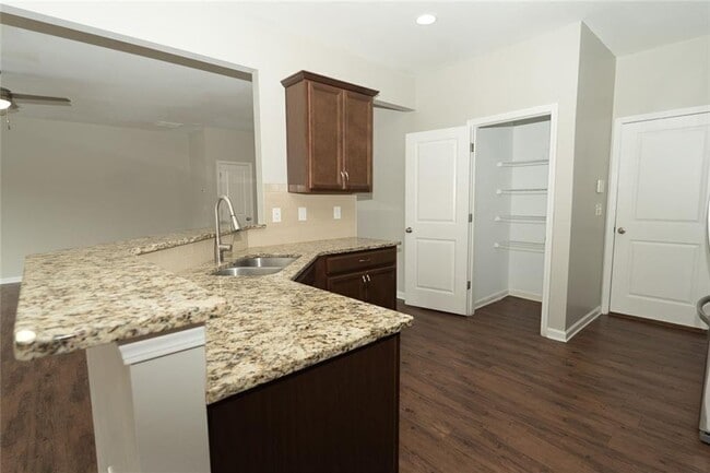 Building Photo - 369 Hardy Water Dr SE