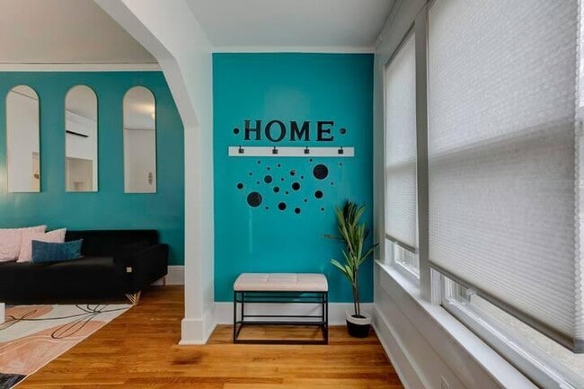 Building Photo - 2030 Young Ave