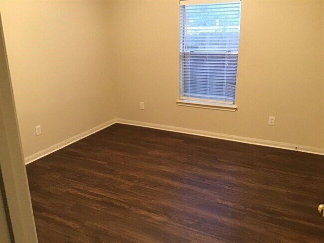 Building Photo - 1830 Arrowhead Ct