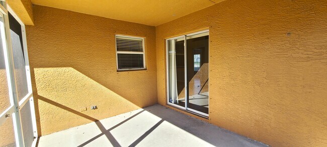 Building Photo - 6769 NW Abigail Ave
