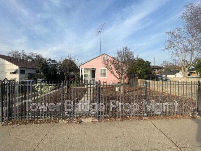 Building Photo - 2871 32nd Ave