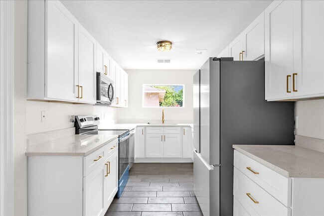 Building Photo - FOR RENT!!! BEAUTIFUL AND FULLY REHABBED 2 BED 2 BATH SINGLE FAMILY HOME...