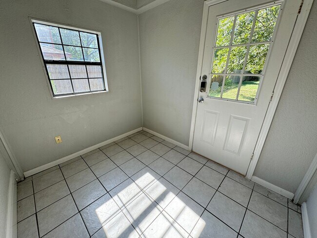 Building Photo - 310 Baumann Dr