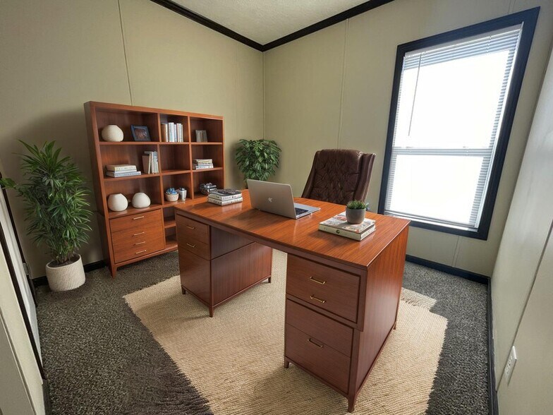 Building Photo - 15861 Marentette Dr