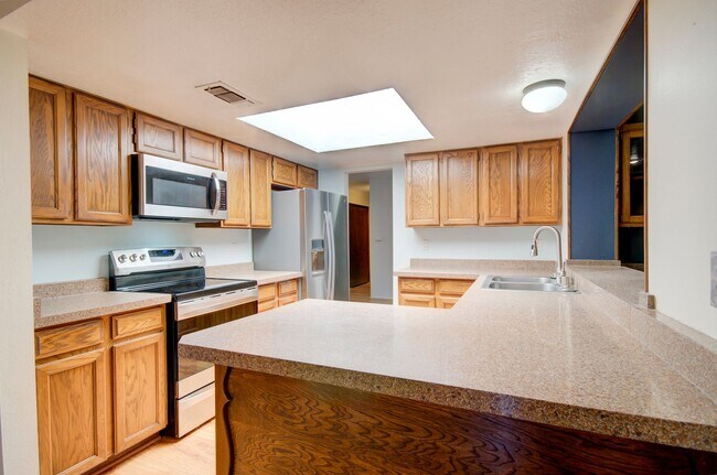 Building Photo - Amazing 3 Bedroom in the Academy Neighborhood