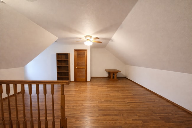 Building Photo - 4 bedroom, 3 bath, fully fenced, SOLOR PANELS-NO ELECTRIC BILL!