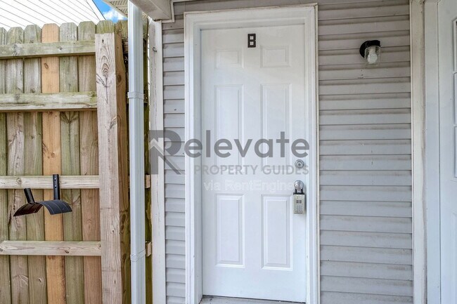 Building Photo - 402 Dupuy Ave