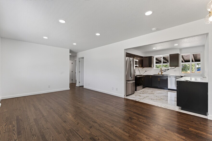 Building Photo - 8596 Sheridan Ct