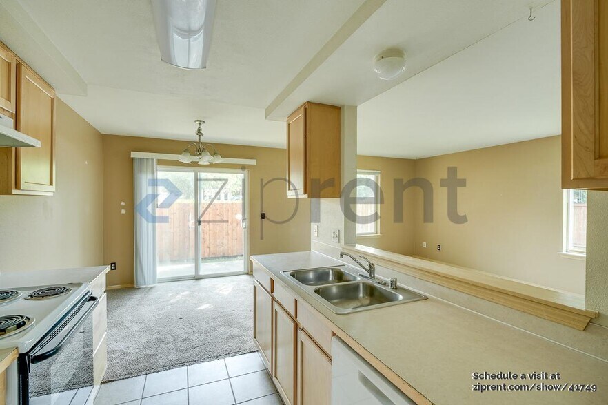 Building Photo - 936 24th St NE