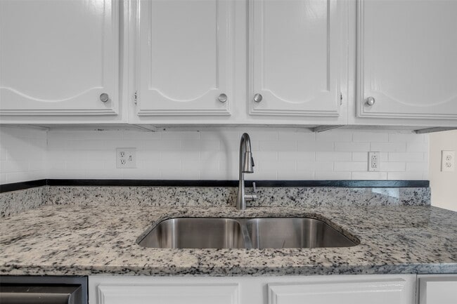 Building Photo - 6731 Gettysburg Dr