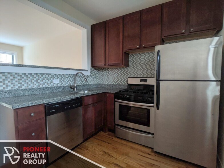 Building Photo - 4409 N Wolcott Ave