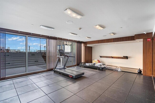 Building Photo - 325 S Biscayne Blvd