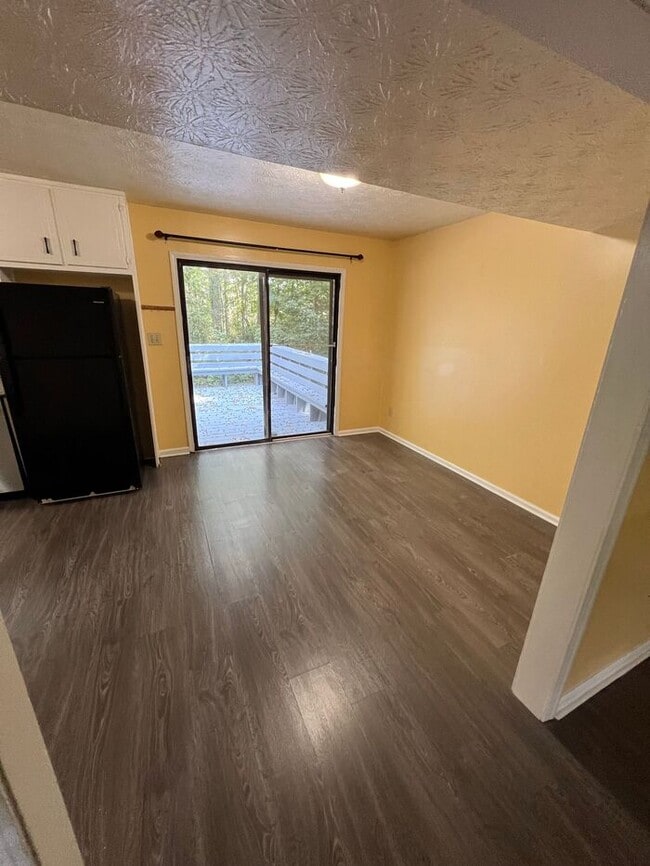 Building Photo - NOW AVAILABLE!!! Beautiful Townhome with M...