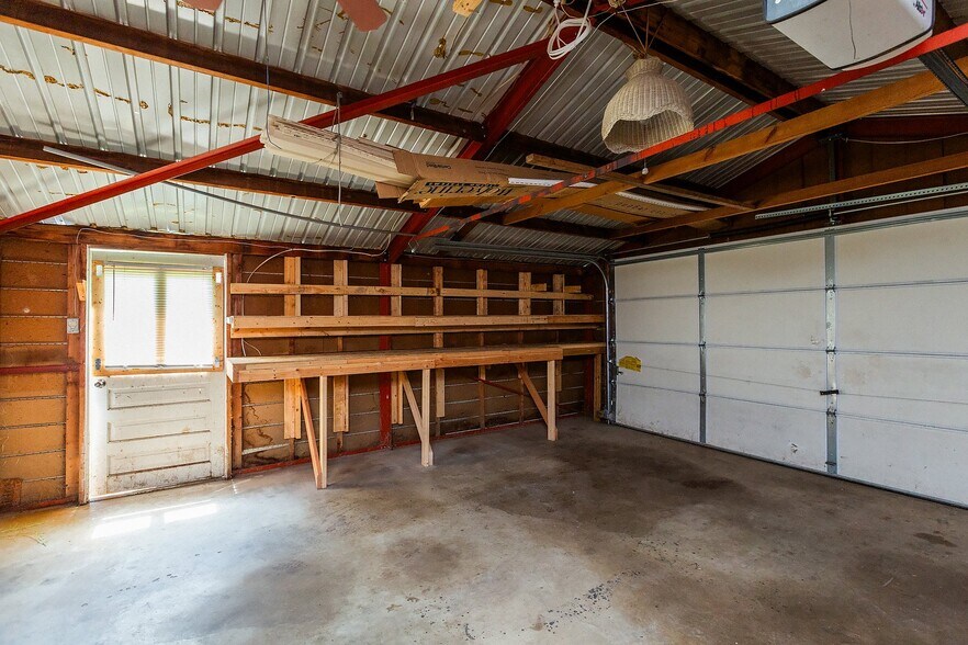 Building Photo - 203 W High St