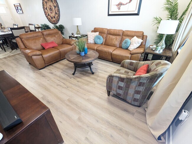 Building Photo - Stunning villa in the Harrison Terrace com...