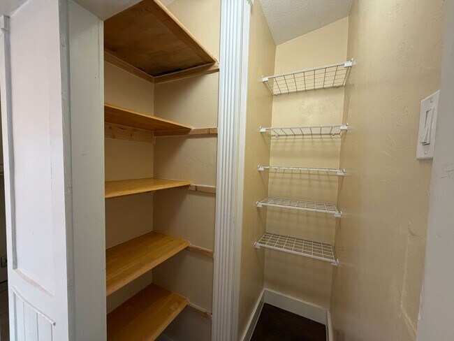 Building Photo - 3 Bedroom Single Story Home Available Near Unser Blvd SW & Bridge Blvd SW!