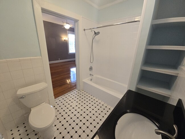 Building Photo - 800 Graydon Ave