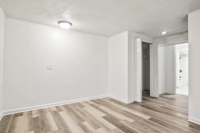 Building Photo - 3736 Woodford Ave NW