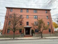 Building Photo - 20 Locust St