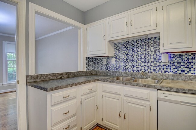 Building Photo - DOWNTOWN NORFOLK TOWNHOUSE