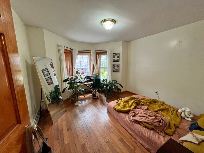 Building Photo - 451 51st St
