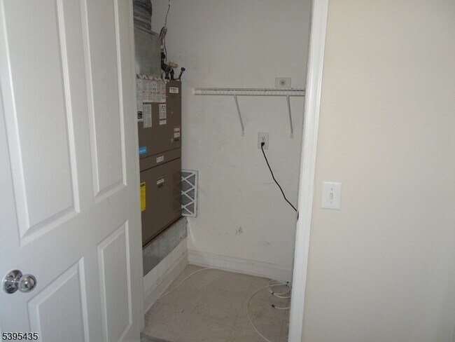 Building Photo - 112 Limerick Ln