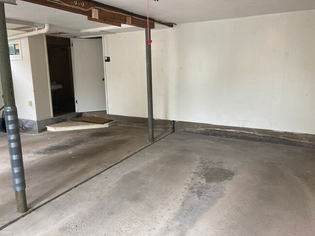 Building Photo - Lease Details for 2025 Start Date ONLY - No Students Permitted