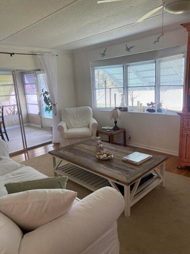 Building Photo - 17 Madrid Ln