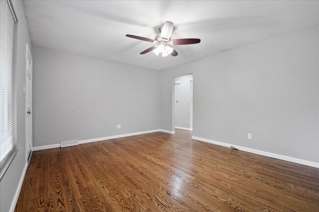 Building Photo - 113 Roland Ave